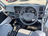 窓ガラスが大きく車両感覚も掴みやすいお車ですので安心してお乗りいただけます。