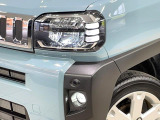 【LEDヘッドライト】悪天候や夜間走行時も良好な視界を確保し安心して運転できる高輝度LEDヘッドライトを装備!点灯速度が早く、消費電力も抑えられています。