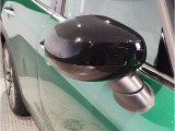 その車の印象を植え付けるのはボディカラーだけではないんです。ルーフとミラーキャップがおしゃれなMINIを形成するポイントにもなりますよ!