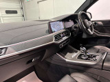 ABS:急ブレーキの車輪ロックを防止。車の安定性と操縦性を確保!