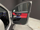 【メモリー付きパワーシート】3名までのシートポジションを記憶できるパワーシート!運転席のみ、ドアミラー・ステアリング位置も記憶可能です。高速道路などでの、運転交代時などに便利な機能です☆