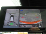 クルマを空から見たような映像が映る、アラウンドビューモニターで、車両周辺の安全確認も一目できます!小さなお子様や障害物も確認できるので、運転のしやすさだけでなく事故防止にも役立ち安心して駐車できます♪
