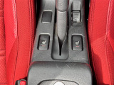 【シートヒーター】シートを温めてくれる暖房機器です!長時間座っていると負担が掛かりやすい背中や腰、または冬場などの寒い日に冷えやすい脚部に快適なぬくもりを伝えます。