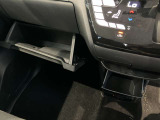 薄型のティッシュBOXなどが収納出来ます。小物入れとしても使えるので便利です。