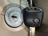 【キーレス】少し離れた場所からでもボタン一つでドアの開錠・施錠ができるのでとっても便利!ドアの鍵穴周りに傷をつけることもありません♪