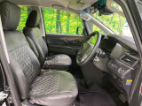 運転席まわりには十分なスペースがあり、大柄な方でもゆったり運転していただける環境です。