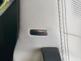 【BOSEサウンドシステム】メーカーオプションの高品位サウンドシステムを搭載。専用のチューニングが施された大小様々なスピーカーから良質なサウンドが奏でられ、臨場感あふれる音響空間を演出します。