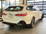 BMWのメカニックによる、100項目の納車前点検エンジン、ミッション、マフラー、電気系統やコンピュータなどを詳細に点検します。交換基準の部品があれば、純正部品を使用し整備した後にお客様にお渡しします。