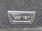電動リアゲート装備です。バンパー下でのキックスイッチも装備されております。