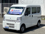 お仕事に最適。荷室にたくさん荷物を積めますよ。 4WDでどこでもパワフル!!