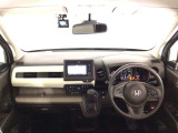 【前方視界】開放的な前方視界!運転がしやすく疲れにくいです♪窓が大きく、見通しがとっても良いおクルマですよ♪