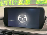 【マツダコネクトナビ】車内の雰囲気にマッチした一体型タイプのナビ。各種車輌設定やBluetooth再生等、様々な機能が楽しめます。直感的なダイヤル操作が可能で、使い勝手も良好です。