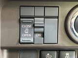 【パワースライドドア】スマートキーや運転席のスイッチでスライドドアの開閉が可能♪電動だから力を入れてドアを開ける必要が無く、小さいお子様でも、重い荷物を持っている時もラクに開け閉めできます♪