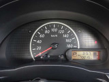 【メーターパネル】素早く車の情報が読み取れる、視認性に優れたシンプルなデザインのメーターパネルです。