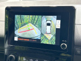 【パノラミックビューモニター】専用のカメラにより、上から見下ろしたような視点で360度クルマの周囲を確認することができます☆死角部分も確認しやすく、狭い場所での切り返しや駐車もスムーズに行えます。