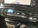 【オートエアコン】一度お好みの温度に設定すれば、車内の温度を検知し風量や温度を自動で調整。暑い…寒い…と何度もスイッチ操作をする必要はありません。快適な車内空間には必須の機能ですね♪