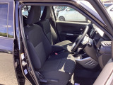 フィット感のあるシート。しっかりと支えてくれるので、長時間の運転を快適にサポートしてくれます。