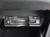 広がる運転支援サービスETC2.0搭載。全国の高速道路に設置されたITSスポットと双方向通信を図り、広域な道路交通情報や安全運転をサポートする情報を得て、音声やナビ画面上にタイムリーにお知らせします。