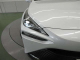 先行車・対向車を感知し、その部分だけを避けて照らす新テクノロジー、アダプティブハイビーム搭載。