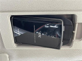 【ETC】有料道路を利用する際に料金所で停止することなく通過できる、ETC車載器(ノンストップ自動料金収受システム機器)が装備されています。セットアップを行うことで利用可能になります。