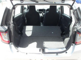 後席を倒した状態の荷室です。