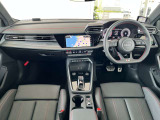 Audi Approved大阪南は正規ディーラーであることはもちろんのこと、保険代理店でもあります。セールススタッフは保険の有資格者ですので保険のご相談もお任せください。