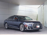 ●一目でAudiとわかる特徴的なシングルフレームグリル・LEDランプ。精悍なフロントマスクからAudiのスマートで上品なブランドを連想させてくれます。女性にも大変ご好評頂いております。
