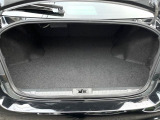 積み下ろしのしやすいデッキにはたっぷりと荷物を積み込んでいただけます。遊びから仕事まで、様々なシーンで頼れます♪