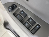 【電動格納ミラー】サイドミラーは電動格納式となっており、狭い駐車場でもキズがつくリスクを抑えられます。