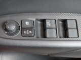 ☆運転席だけは「AUTO」ですが助手席、後部座席はマニュアルになります。小さなお子様が乗車の際はパワーウインドのスイッチをOFFにしておけば作動はしません☆