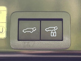 【パワーバックドア】スマートキーや運転席のボタンを押すだけでリアゲートが自動で開閉します!荷物を持っている時や、高い位置にあるバックドアを閉める際に便利な機能です♪