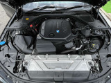 【BMWクリーンディーゼル】市場をリードするディーゼルエンジン。低回転ステージ専用ターボが走り出しから効果的に過給を行いスムーズな発進加速や低燃費を実現。ディーゼルの常識を超えたスポーティな走りを!