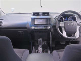 必要な装備を使いやすい位置に配置した機能的な運転席まわり。操作感や車両感覚など、ぜひ運転席に座って確かめてください。