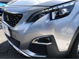 先進性の象徴であるLEDランニングライトは、昼間の車輌の存在感を際立たせ、安全性にも配慮しています。