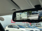 車体を真上から見下ろしたような映像をミラーに映し出し、駐車や狭い場所での運転を支援します