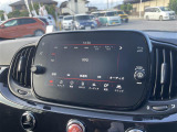 マットブラックにホワイトのLIBERALAのロゴの建物と看板が目印です。