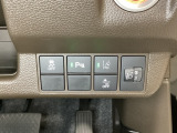 ハンドルの右側にはヘッドライトレベライザーとHondaセンシング用のメインスイッチがついています。ヘッドライトレベライザーは道路状況や積荷の加重に応じてライトの高さを調節できます。