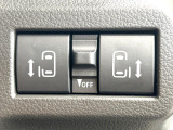 【両側パワースライドドア】スマートキーや運転席のスイッチで後席両側スライドドアの開閉が可能♪電動だから力を入れてドアを開ける必要が無く、小さなお子様でも簡単に開け閉めでき快適です♪