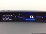 メータは先進的なデジタルメーターを採用!ゆっくりと数字が動くのでとても見やすく表示されます!続可能距離等の情報やHonda SENSINGの注意・警告も表示します!
