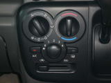 大きなダイヤルで操作性の良いエアコンは快適運転の必需品ですね♪