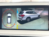 ●パノラミックビューモニター:専用のカメラにより、上から見下ろしたような視点で360度クルマの周囲を確認することができます☆死角部分も確認しやすく、狭い場所での切り返しや駐車もスムーズに行えます。