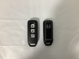 スマートキー付きですからドアロックの開閉およびエンジンスタートが楽々です。電動スライドドアの開け閉めもボタンで操作できます。スペアキーも同じものを用意しております。
