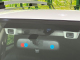 【アイサイトVer3】前方の車両等を検知し、衝突しそうな時は警報で注意を促し、ブレーキを踏む力をサポート。ブレーキを踏めなかった場合は衝突被害軽減ブレーキが作動、衝突回避をサポートします。