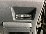 ハンドルの右下にETCがついています。高速道路の料金所の通過も楽々です!。 カードの取り出しもしやすい場所についています。