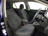 シートヒーター付き運転席。フォルクスワーゲンのシートは、ドライブ中の身体をしっかりと支え、正しい姿勢で運転することを考慮しています。