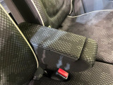 【アームレスト】運転中の身体の負担を軽減してくれるアームレストを装備♪