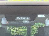 【三菱e-Assist】走行中に前方の車両等を認識し、衝突しそうな時は警報とブレーキで衝突回避と被害軽減をアシスト。より安全にドライブをお楽しみいただけます。
