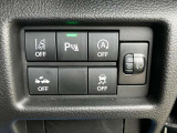 車線をはみ出しているときや前方の車両に衝突しそうなときには、各種安全装置が危険の回避をサポートします。