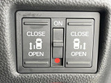 【両側パワースライドドア】スマートキーや運転席のスイッチで後席両側スライドドアの開閉が可能♪電動だから力を入れてドアを開ける必要が無く、小さなお子様でも簡単に開け閉めでき快適です♪