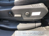 メモリーポジション機能は運転者ごとにポジションをメモリーできるので、家族での使用などでとても便利に使えます。しかもヒーター内蔵で冬場の快適性が違います